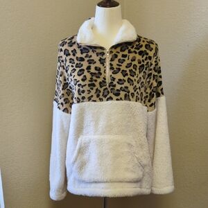 C+D+M Leopard And White Fleece Pullover Long Sleeve Collared Size Large